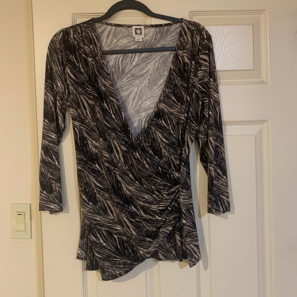 Anne Klein Black/Tan Criss Cross Top sz M